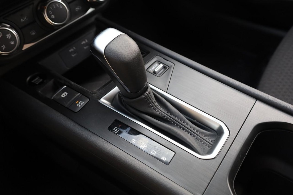 Nissan Kicks Vehicle Image 16