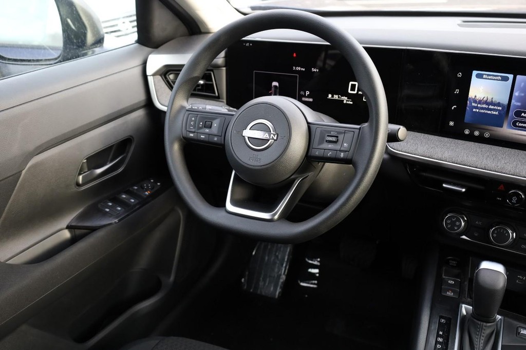 Nissan Kicks Vehicle Image 23