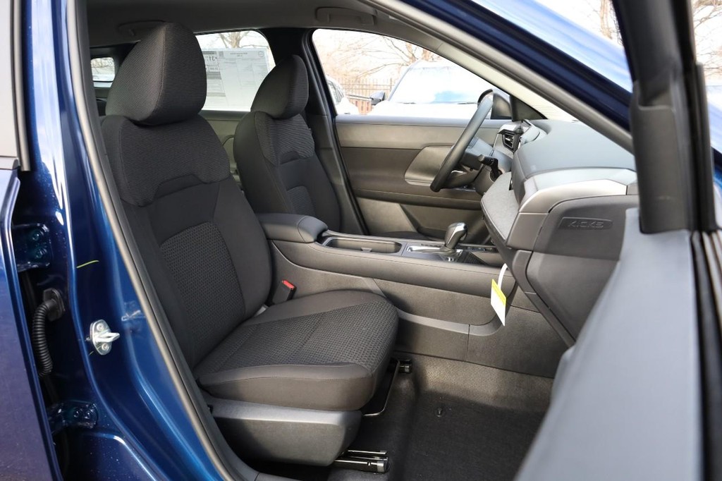 Nissan Kicks Vehicle Image 24