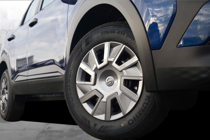 Nissan Kicks Vehicle Image 03