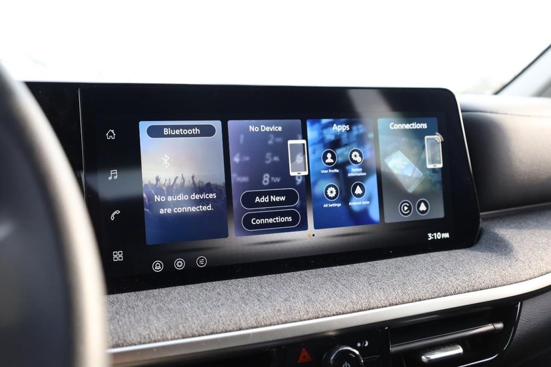 Nissan Kicks Vehicle Image 11