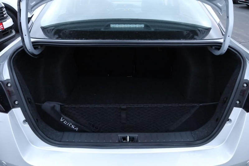 Nissan Versa Vehicle Image 07