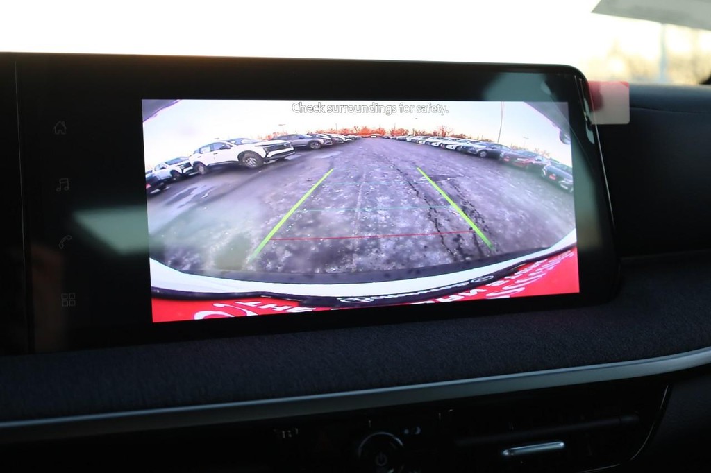 Nissan Kicks Vehicle Image 12