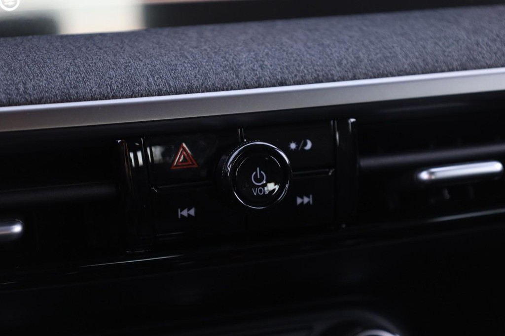 Nissan Kicks Vehicle Image 13