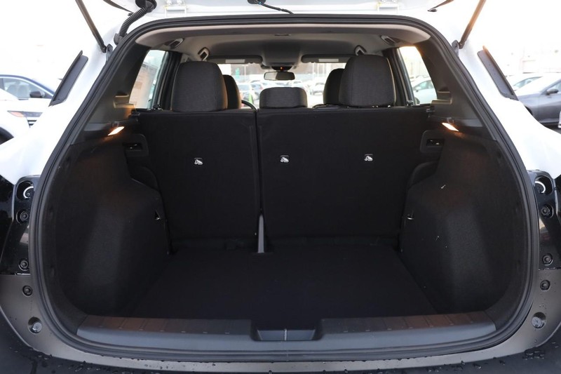 Nissan Kicks Vehicle Image 07