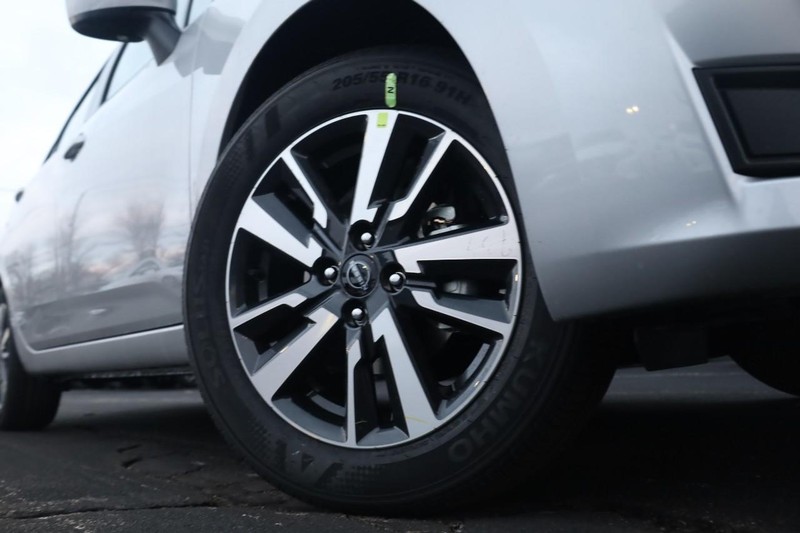 Nissan Versa Vehicle Image 03