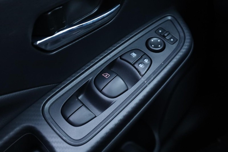 Nissan Versa Vehicle Image 17