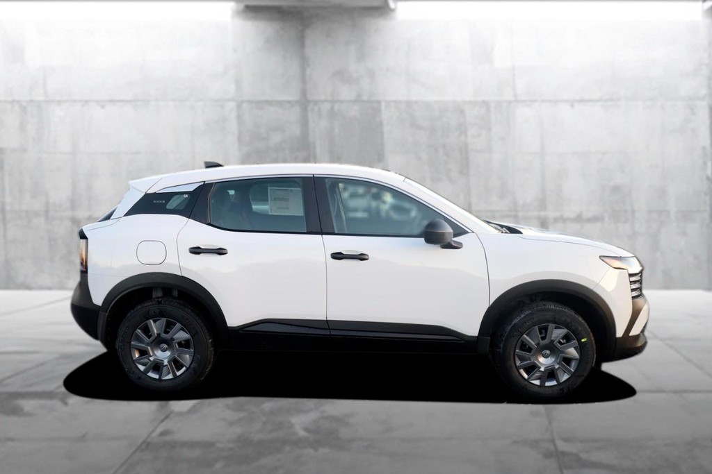 Nissan Kicks Vehicle Image 05