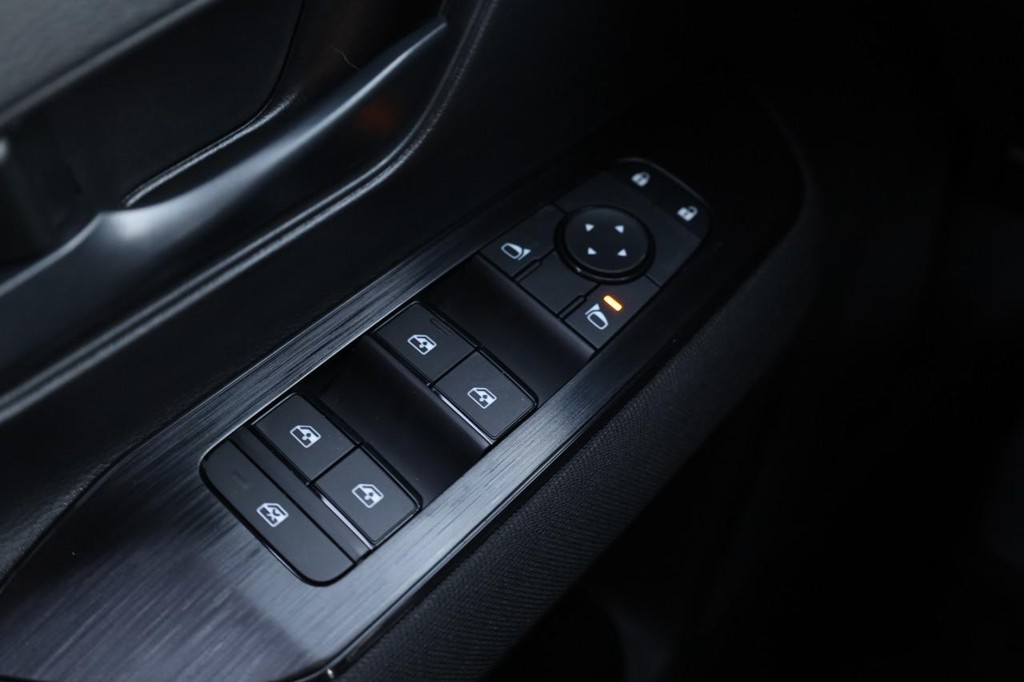 Nissan Kicks Vehicle Image 18