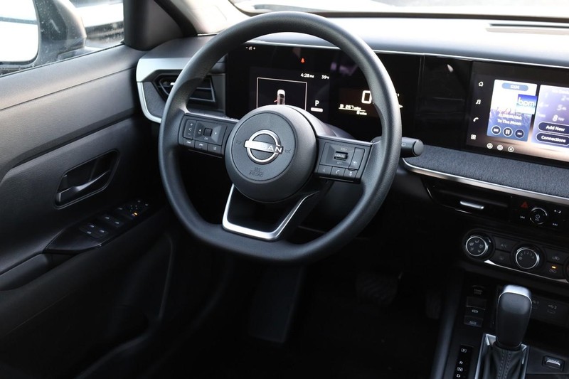 Nissan Kicks Vehicle Image 23