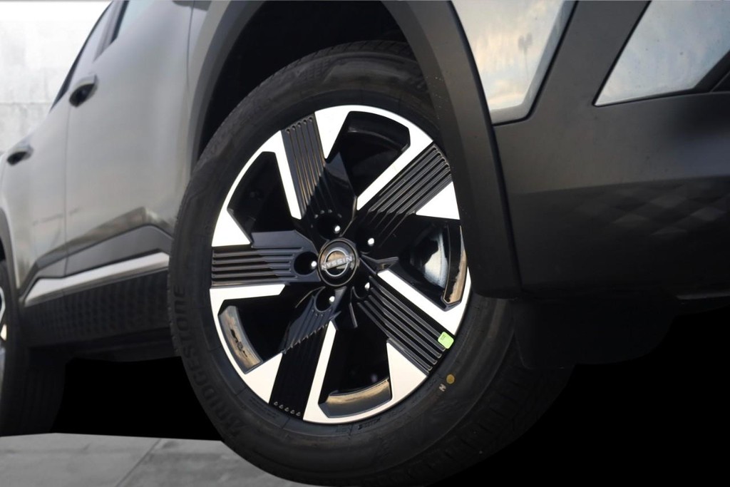 Nissan Kicks Vehicle Image 03