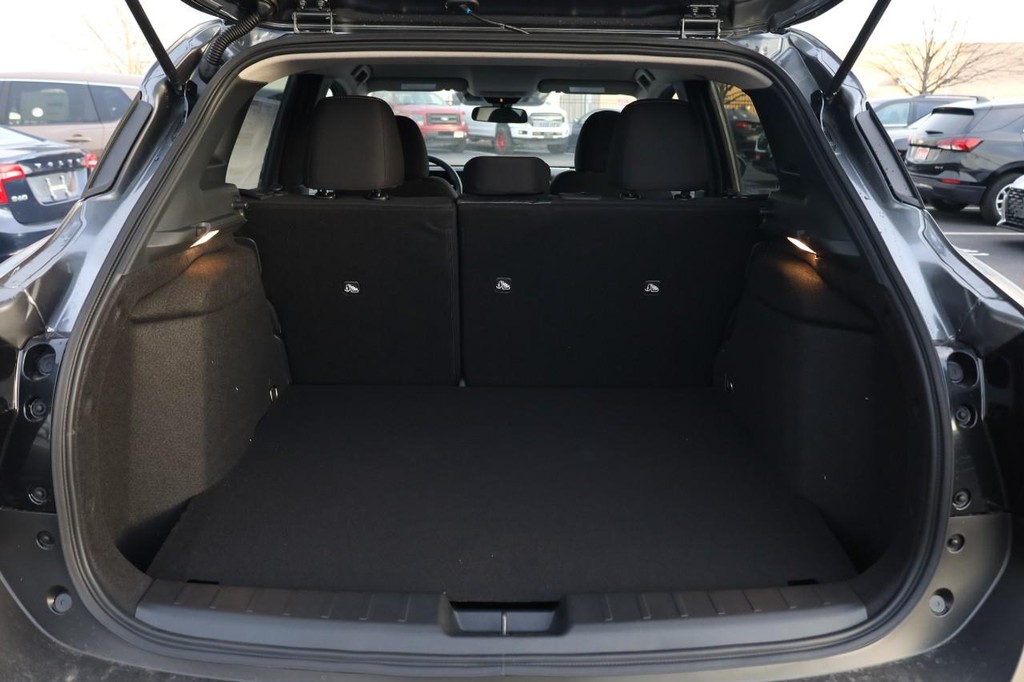 Nissan Kicks Vehicle Image 07