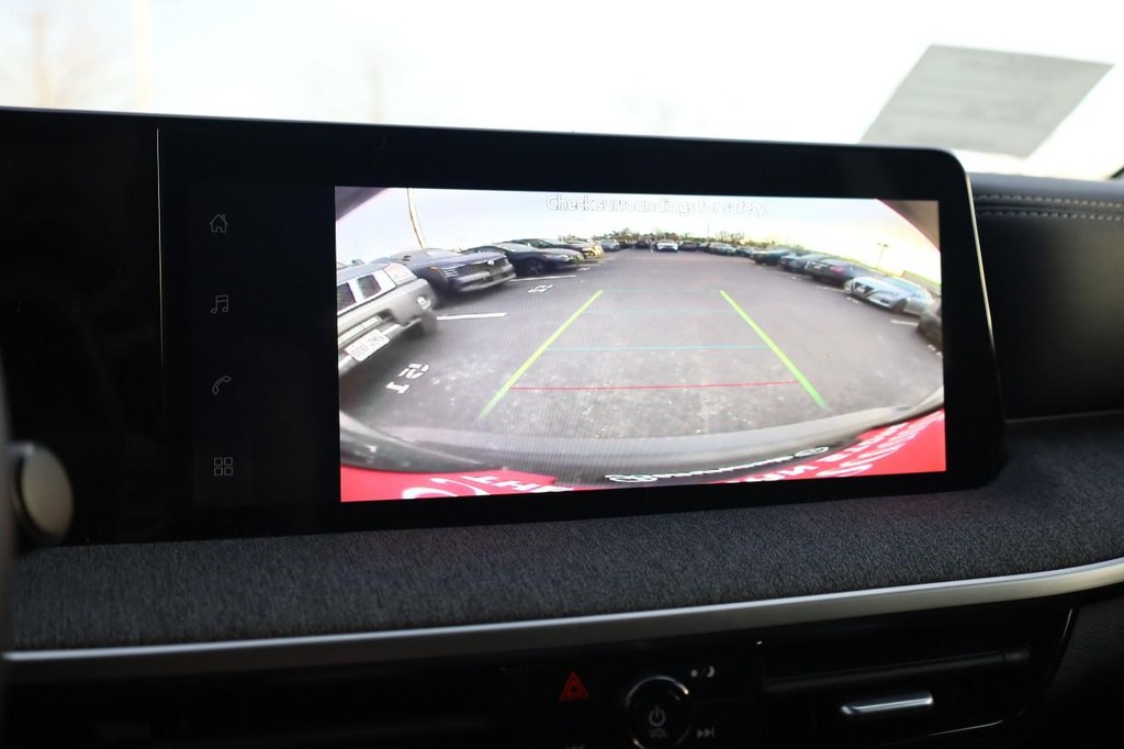 Nissan Kicks Vehicle Image 12