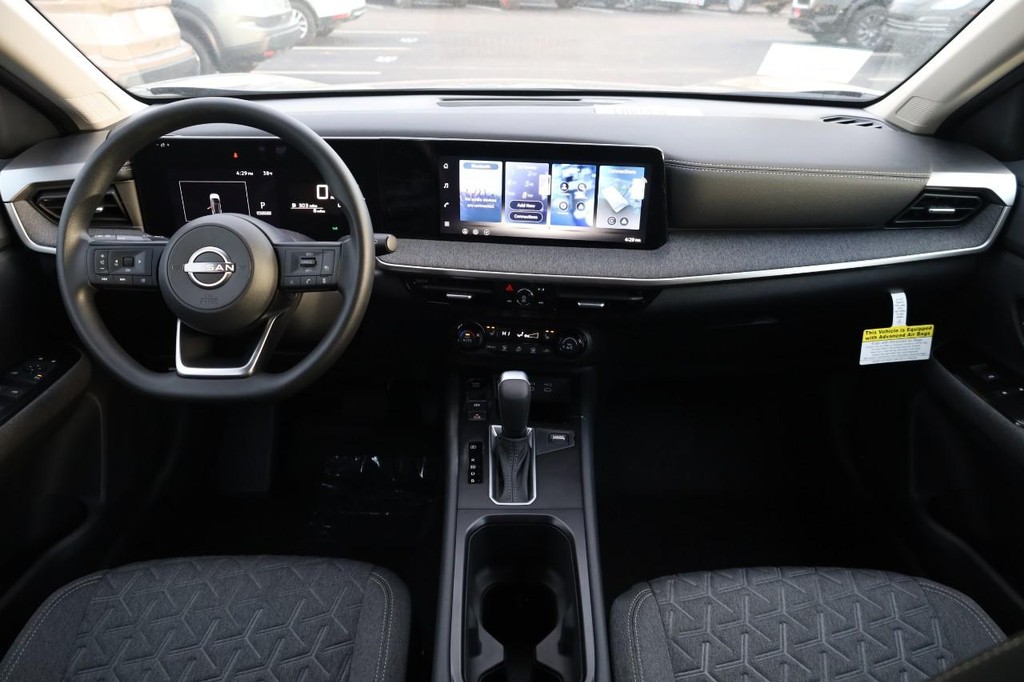 Nissan Kicks Vehicle Image 21