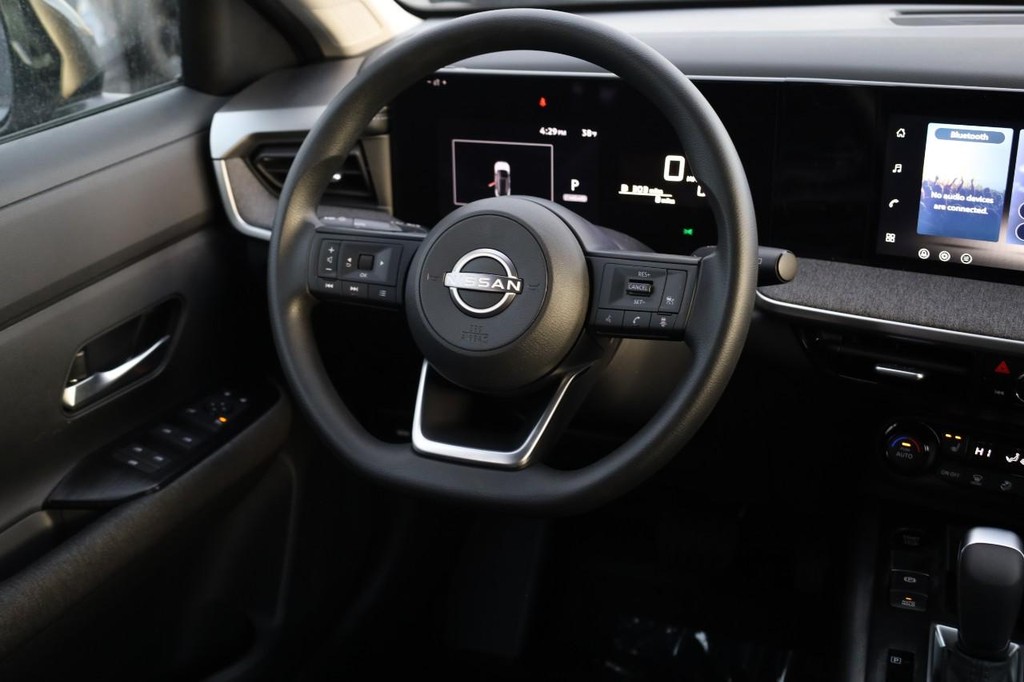Nissan Kicks Vehicle Image 22