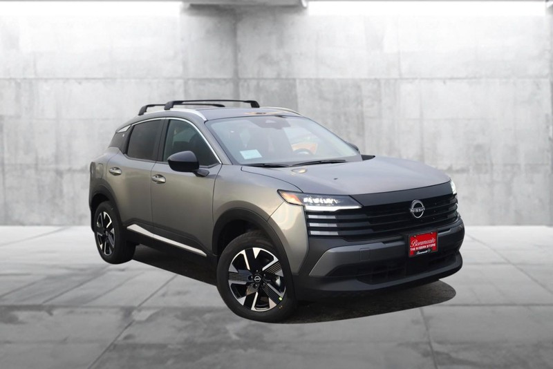 Nissan Kicks Vehicle Image 02