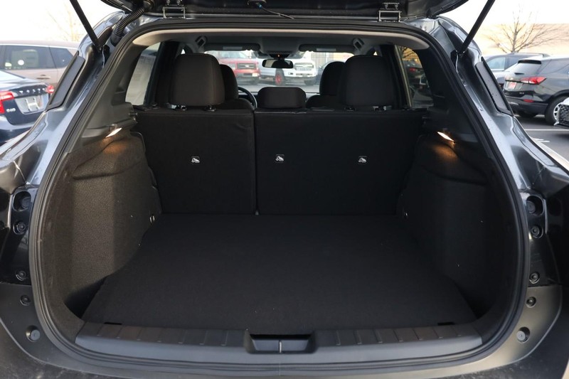 Nissan Kicks Vehicle Image 07