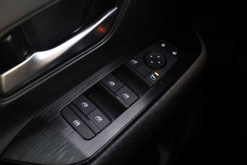 Nissan Kicks Vehicle Image 18