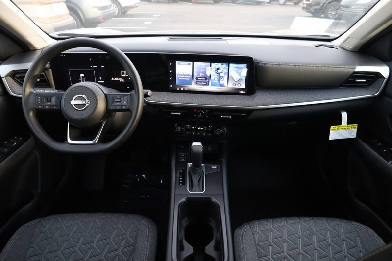 Nissan Kicks Vehicle Image 21