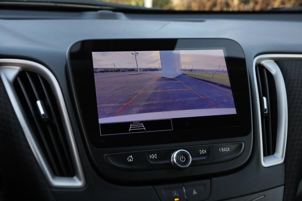 Chevrolet Malibu Vehicle Image 16