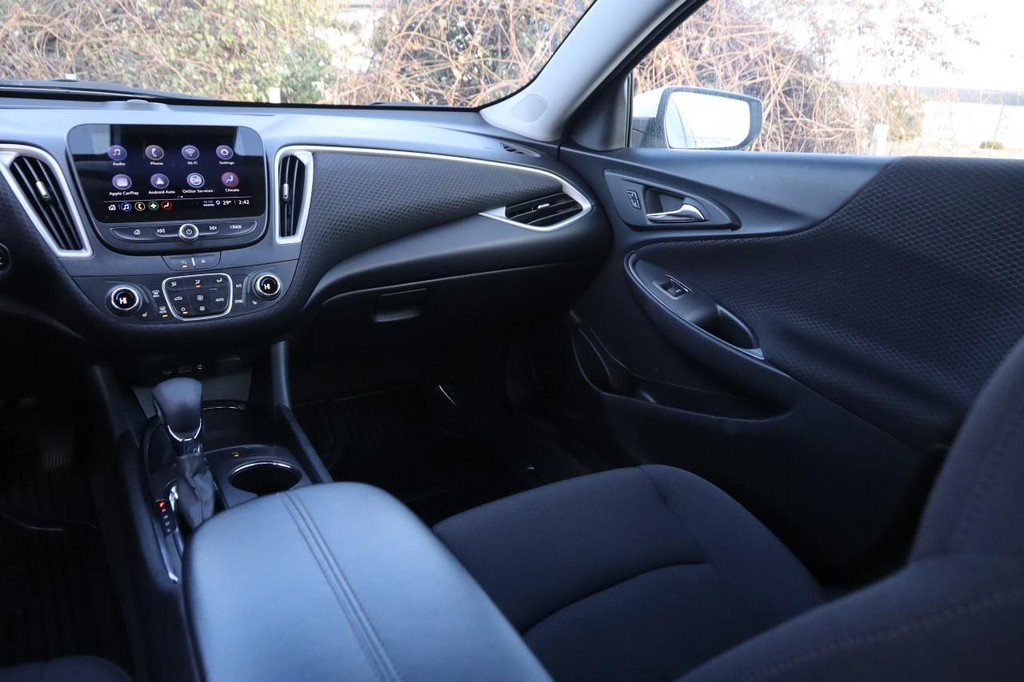 Chevrolet Malibu Vehicle Image 23