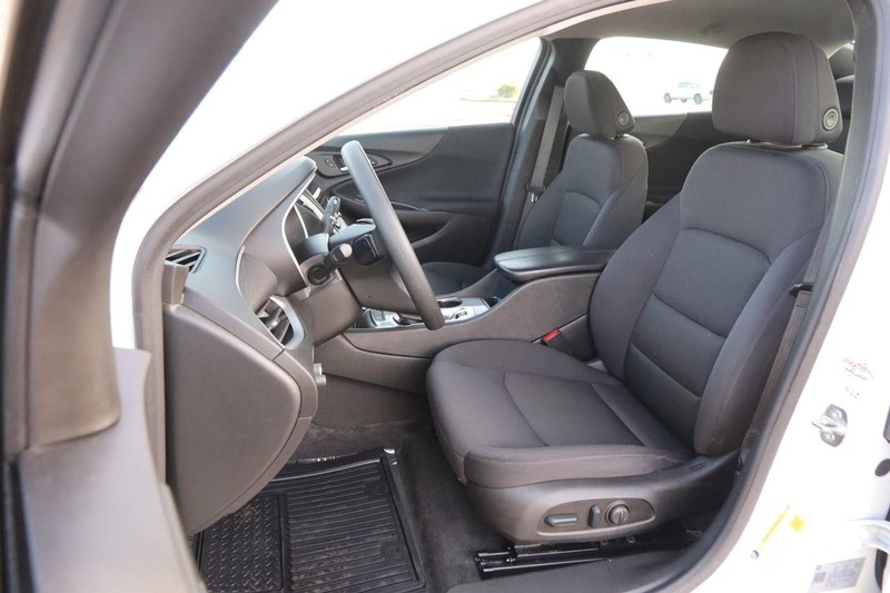 Chevrolet Malibu Vehicle Image 08