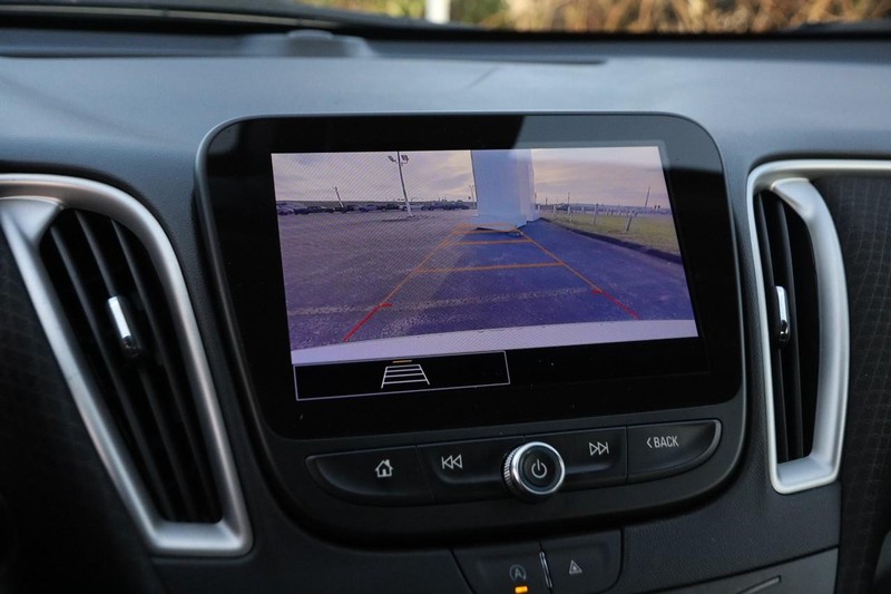 Chevrolet Malibu Vehicle Image 16