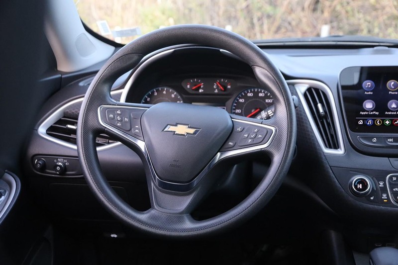 Chevrolet Malibu Vehicle Image 21