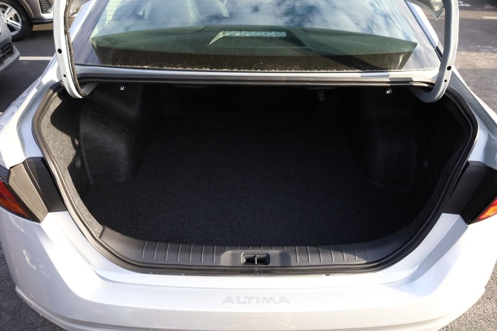 Nissan Altima Vehicle Image 07