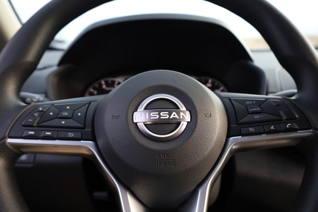 Nissan Altima Vehicle Image 09