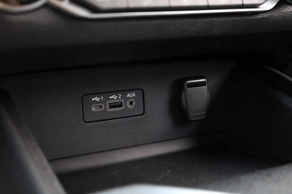 Nissan Altima Vehicle Image 14