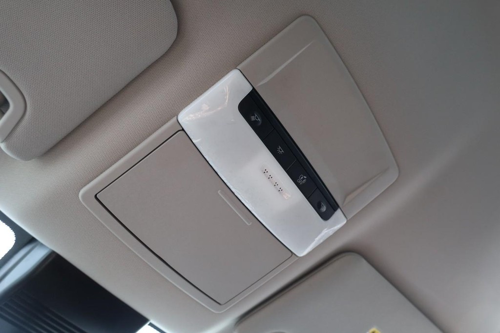 Nissan Altima Vehicle Image 16