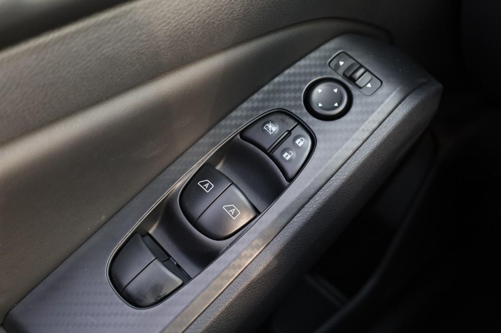 Nissan Altima Vehicle Image 17