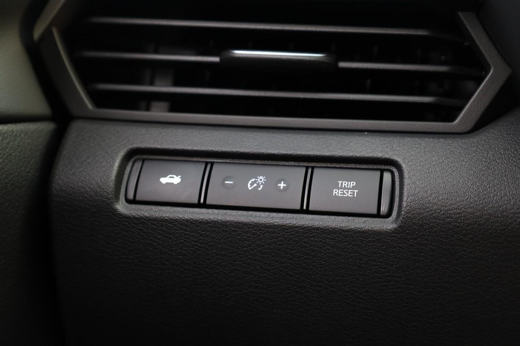 Nissan Altima Vehicle Image 18