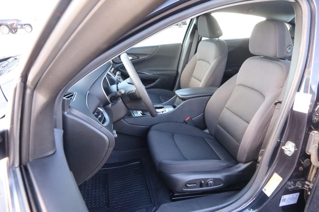 Chevrolet Malibu Vehicle Image 08