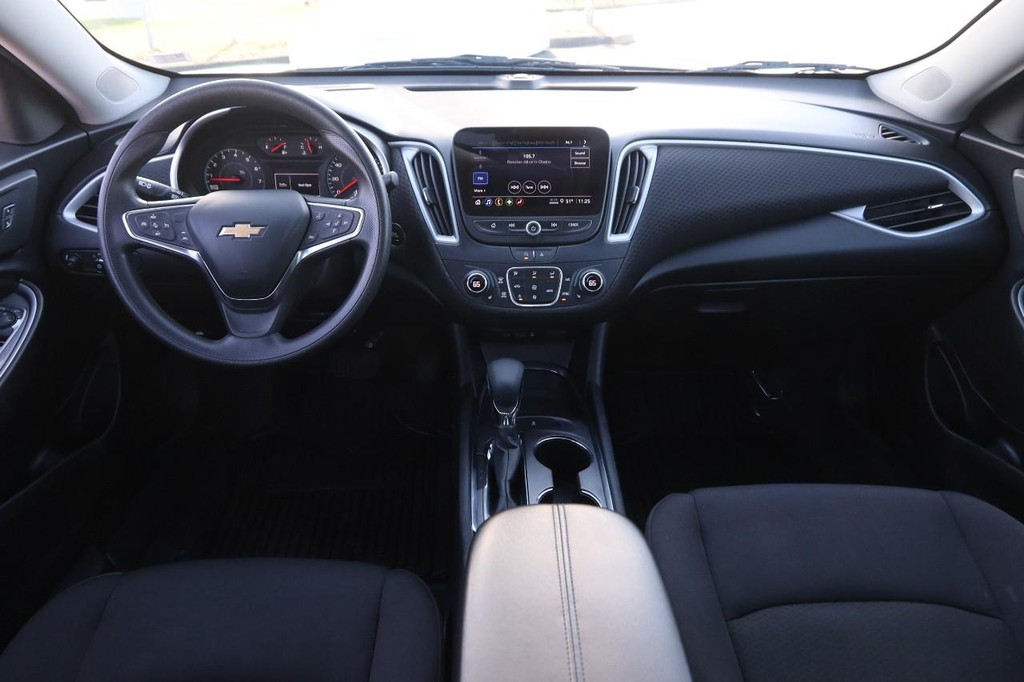 Chevrolet Malibu Vehicle Image 18