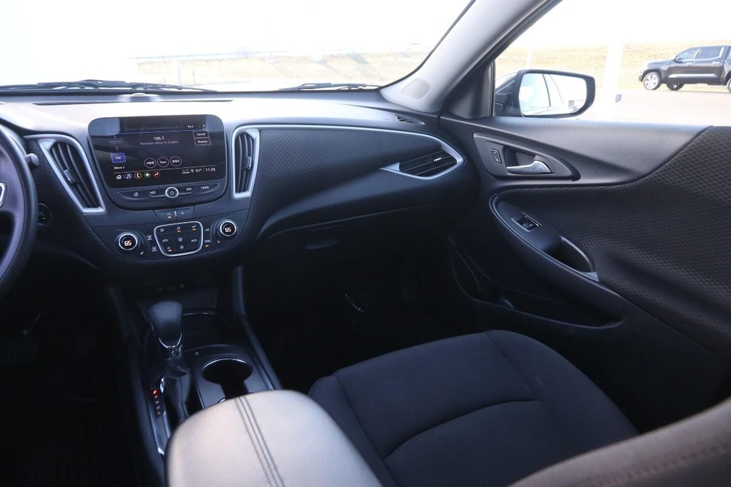 Chevrolet Malibu Vehicle Image 22