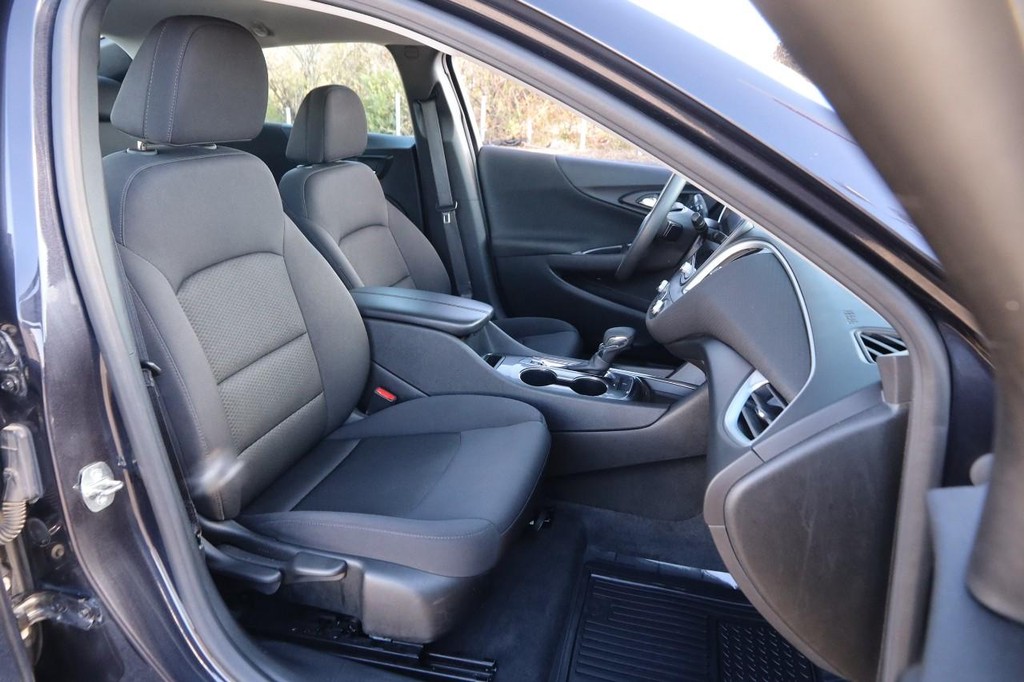 Chevrolet Malibu Vehicle Image 23