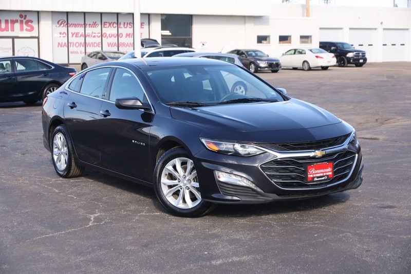 Chevrolet Malibu Vehicle Full-screen Gallery Image 2