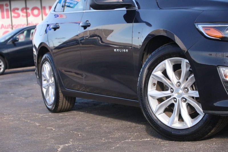 Chevrolet Malibu Vehicle Full-screen Gallery Image 3