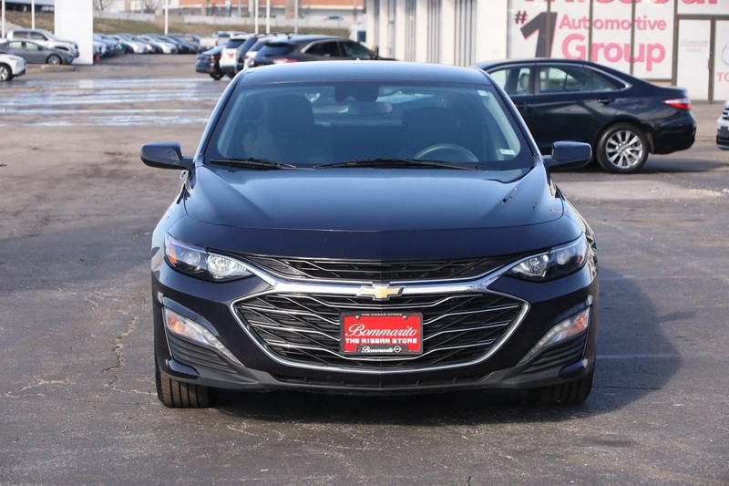 Chevrolet Malibu Vehicle Full-screen Gallery Image 4