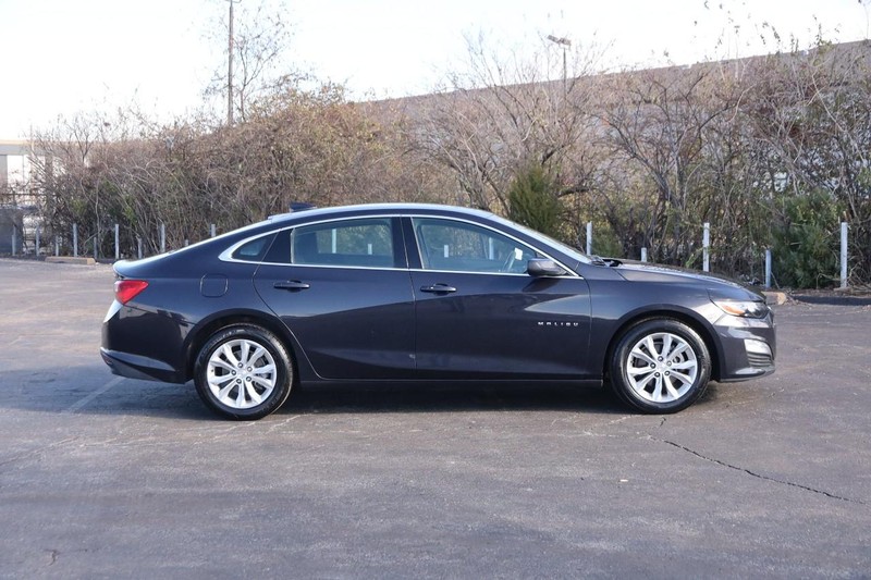 Chevrolet Malibu Vehicle Full-screen Gallery Image 5