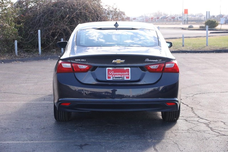Chevrolet Malibu Vehicle Full-screen Gallery Image 6