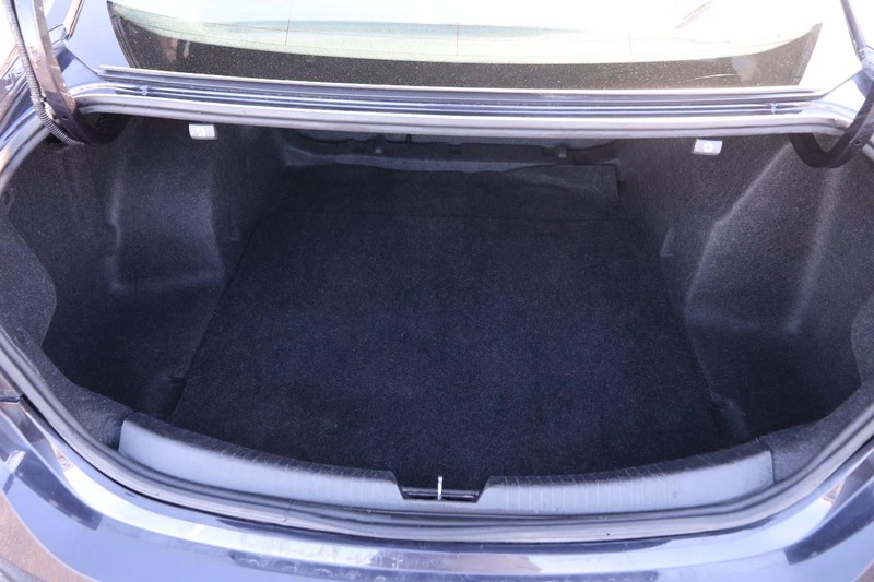 Chevrolet Malibu Vehicle Full-screen Gallery Image 7