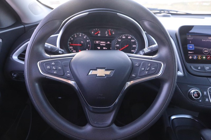 Chevrolet Malibu Vehicle Full-screen Gallery Image 10
