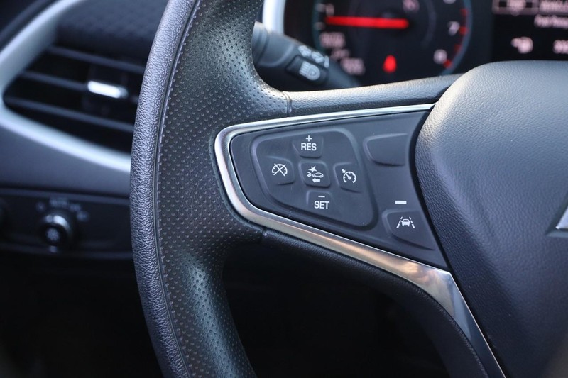 Chevrolet Malibu Vehicle Full-screen Gallery Image 11