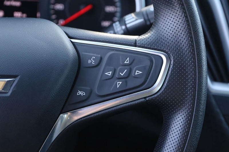 Chevrolet Malibu Vehicle Full-screen Gallery Image 12