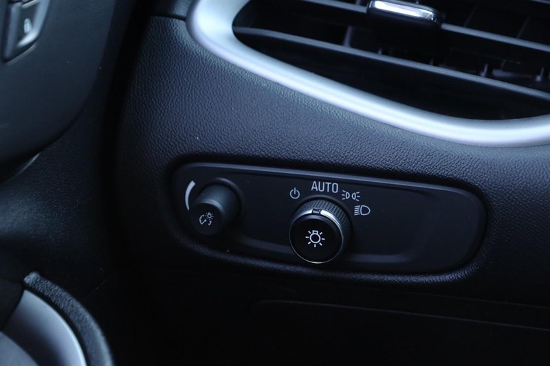 Chevrolet Malibu Vehicle Full-screen Gallery Image 17