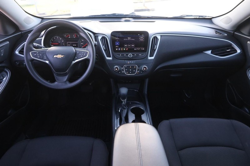 Chevrolet Malibu Vehicle Full-screen Gallery Image 18