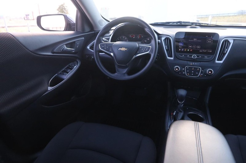 Chevrolet Malibu Vehicle Full-screen Gallery Image 19